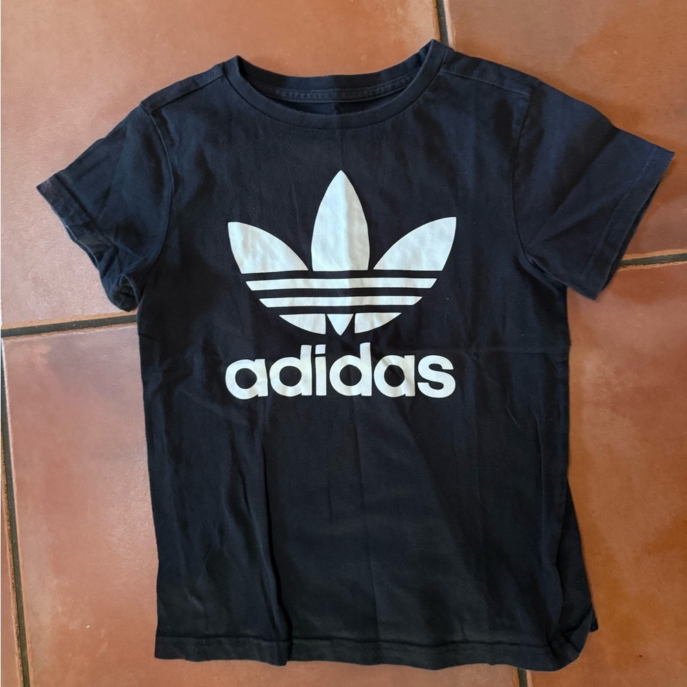 Adidas tshirt‎